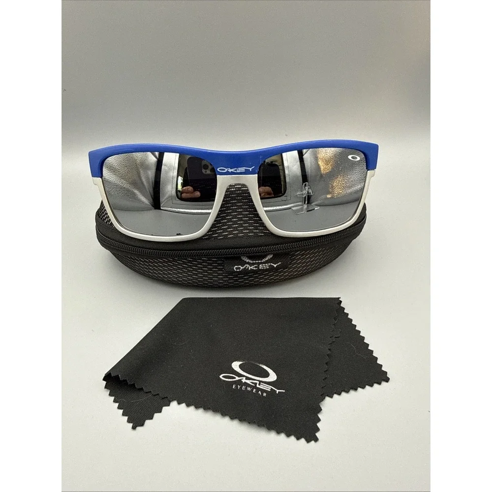 Oakley authentic holbrook